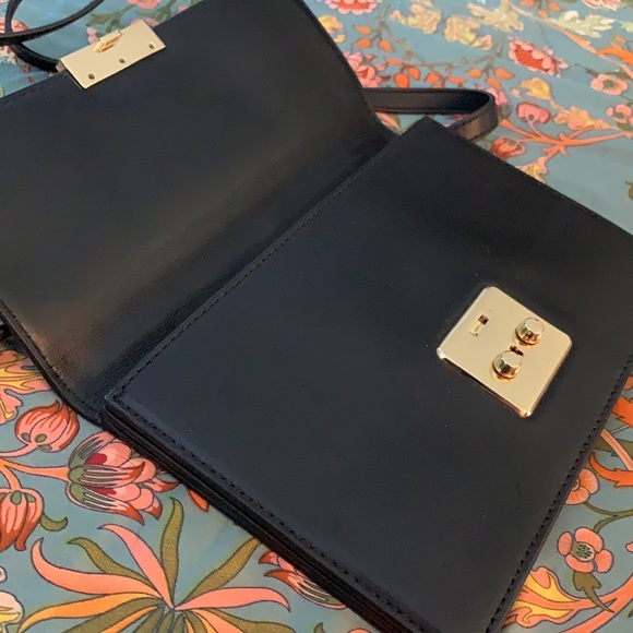 Micheal Kors Crossbody - Picture 8 of 11